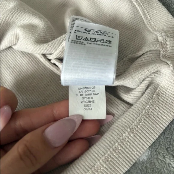 GAP Women's Ribbed Tank Top - Picture 7 of 8